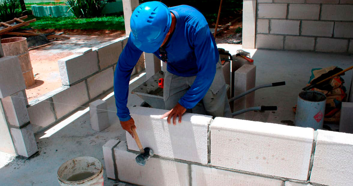 Vista da execução da estrutura de concreto armado do primeiro pavimento